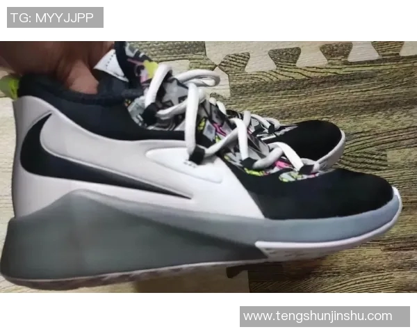 欧文新鞋发布会引发争议踩踏耐克Logo展现真正艺术无须标签 欧文新鞋发布会引发争议踩踏耐克Logo展现真正艺术无须标签