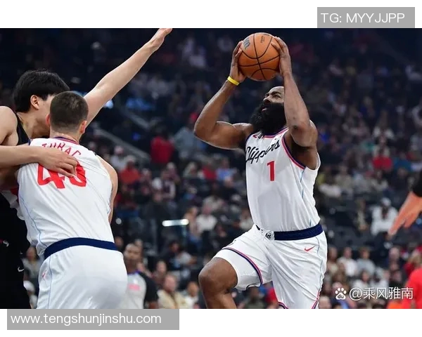 雷霆与开拓者第四场激战回顾双方球员表现与战术分析 雷霆与开拓者第四场激战回顾双方球员表现与战术分析